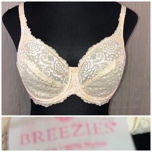NWOT 38C Breezies Lace Bra